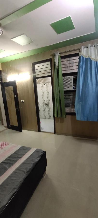 Radha Madhav Apartment Vrindavan Exterior photo