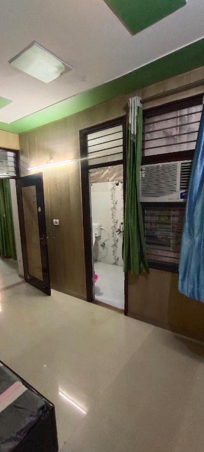 Radha Madhav Apartment Vrindavan Exterior photo